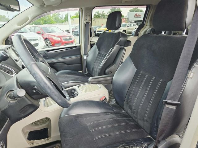 2016 Chrysler Town & Country Limited