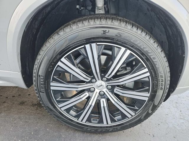 2024 Volvo XC90 B5 Plus