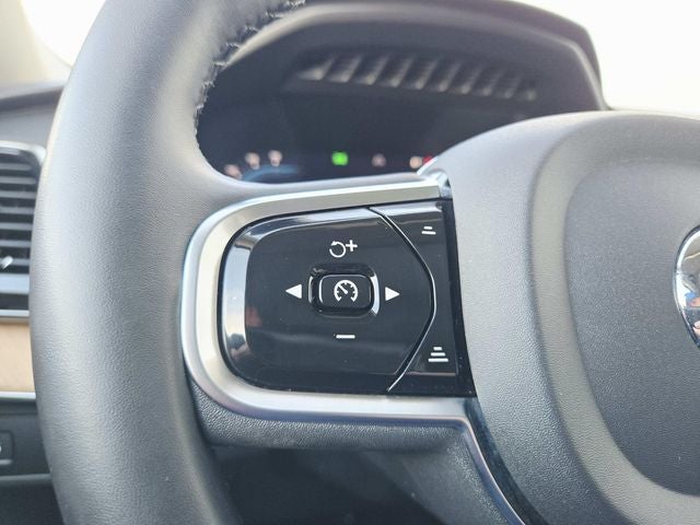 2024 Volvo XC90 B5 Plus