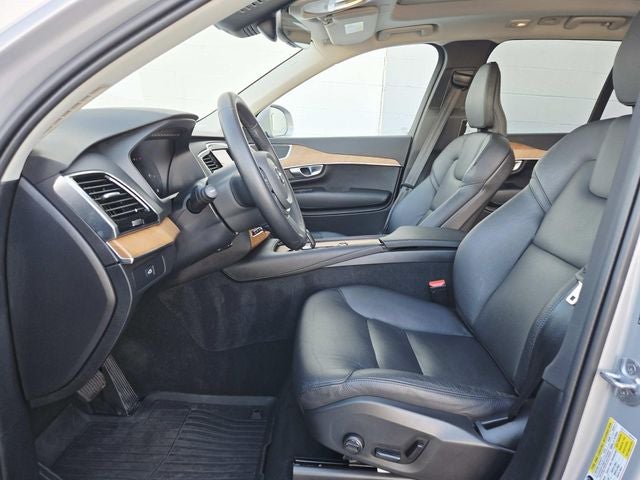 2024 Volvo XC90 B5 Plus